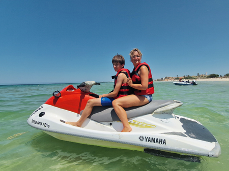 all-in eenoudervakantie Tunesië jetski